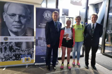 Ultramaratonko Špelo v Mariboru pozdravil guverner Lions Slovenija