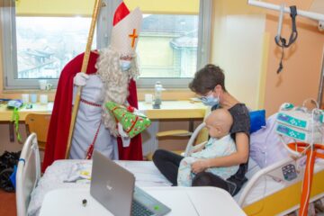 Miklavž že deset let obiskuje otroke, oboleli za rakom